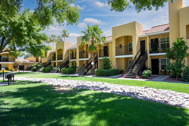 Huntington Park Apartments in Tucson, AZ - Foto de edificio - Building Photo