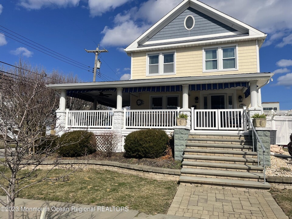 114 7th Ave in Belmar, NJ - Foto de edificio