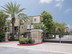 5 Bluefin Ct in Newport Beach, CA - Building Photo - Building Photo
