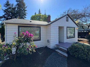 801 Dorris St in Eugene, OR - Building Photo - Building Photo