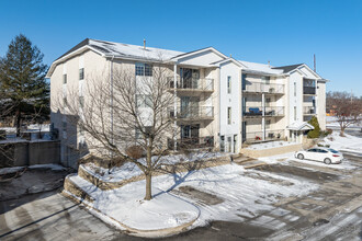 White Hill Condominiums in Valparaiso, IN - Building Photo - Primary Photo