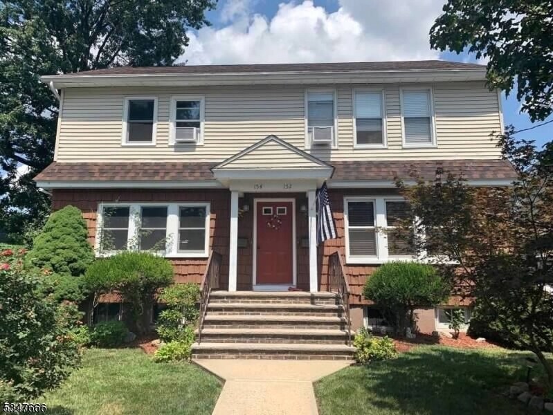 152 Lakeside Dr in Nutley, NJ - Building Photo