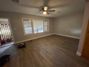 2412 Cedar Dr in La Marque, TX - Building Photo - Building Photo