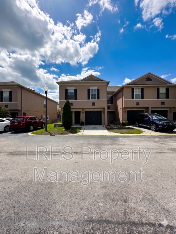 property at 2825 Cliffe Ct