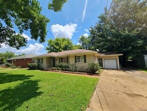112 Calhoun Rd in Montgomery, AL - Foto de edificio - Building Photo