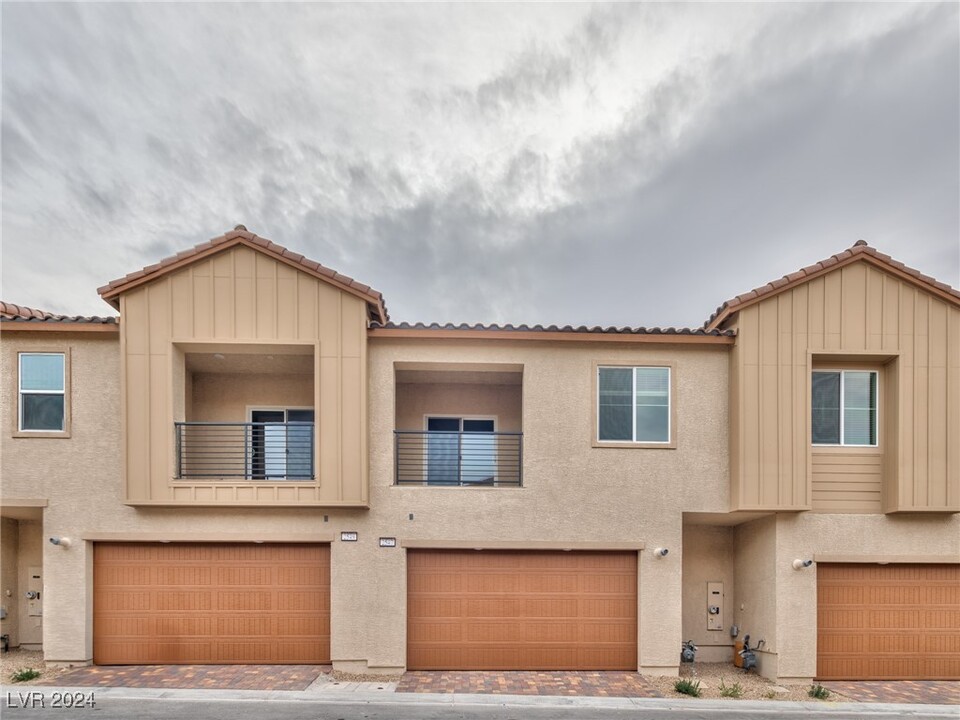 2547 Venetia Pointe St in Henderson, NV - Building Photo