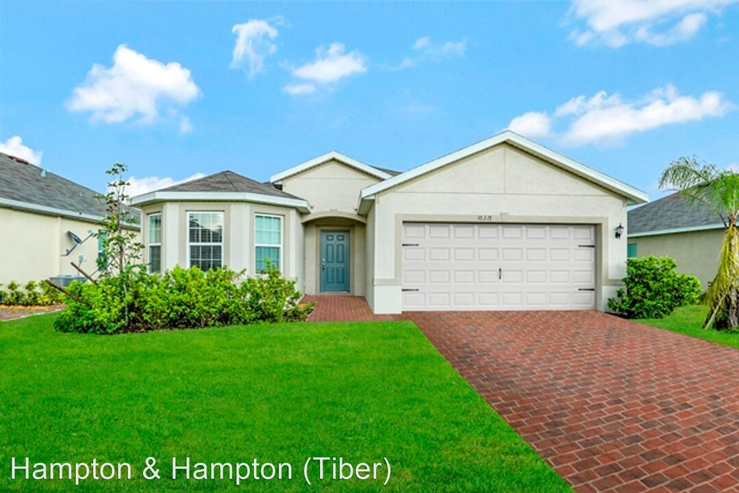 10317 Silver Pond Lane in Lehigh Acres, FL - Foto de edificio