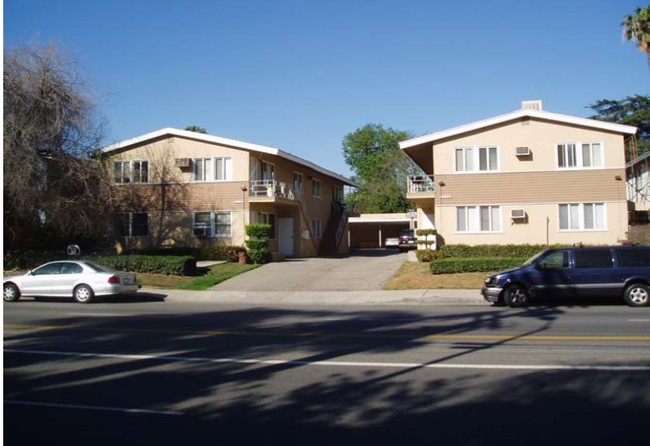 4965-4971 Kester Ave in Sherman Oaks, CA - Building Photo - Building Photo