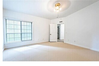 21602 Bedford Way in Santa Clarita, CA - Foto de edificio - Building Photo