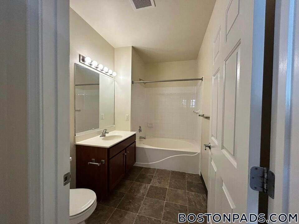 311 Lowell St in Andover, MA - Building Photo