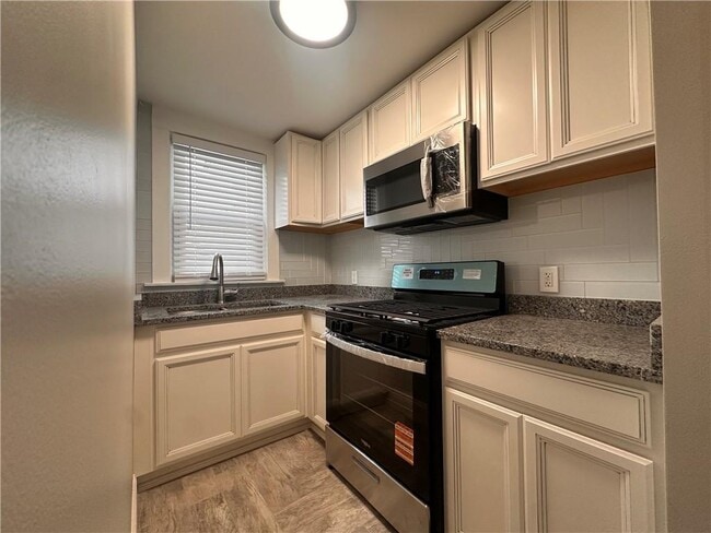 31 Ceres St in Providence, RI - Building Photo - Building Photo