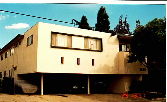 3526 S Centinela Ave in Los Angeles, CA - Building Photo