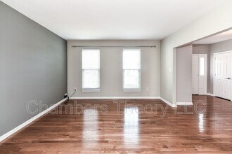 6033 Woodlake Ln in Alexandria, VA - Building Photo - Building Photo