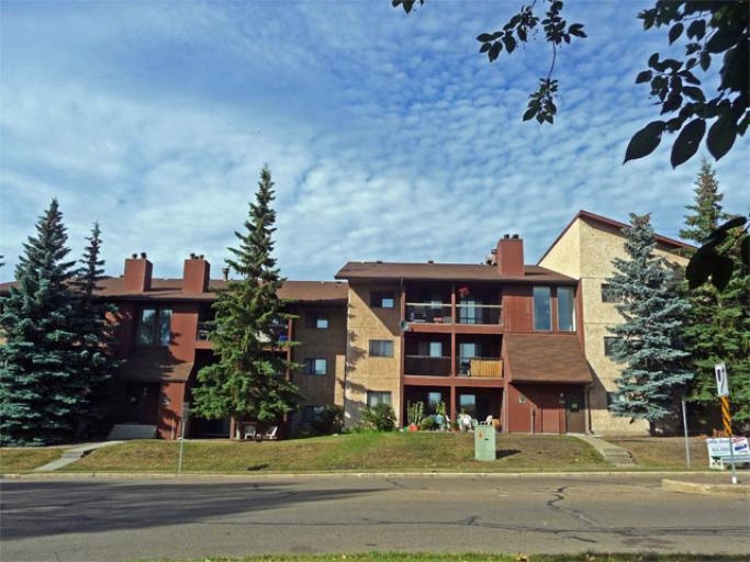 Broadview Meadows Apartments in Sherwood Park, AB - Building Photo