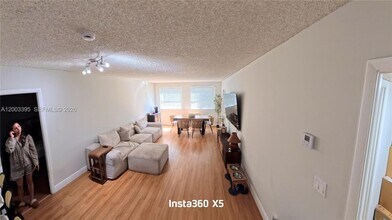8120 Geneva Ct in Doral, FL - Building Photo - Building Photo