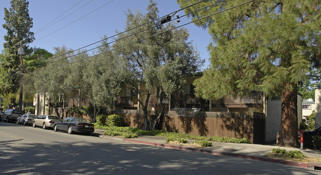 1420 Creekside Dr in Walnut Creek, CA - Foto de edificio - Building Photo