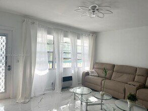 340 Oakridge S in Deerfield Beach, FL - Foto de edificio - Building Photo