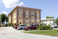 Beverly Apartments in Pompano Beach, FL - Building Photo - Building Photo