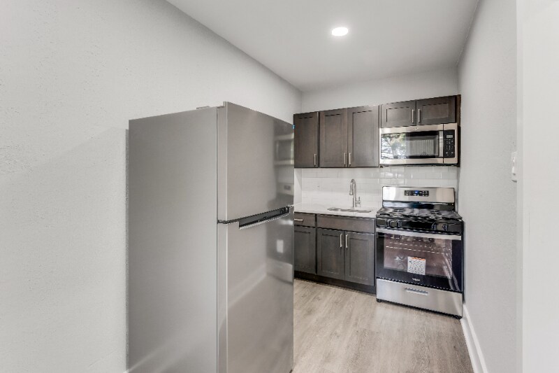49 E Cliveden St in Philadelphia, PA - Building Photo