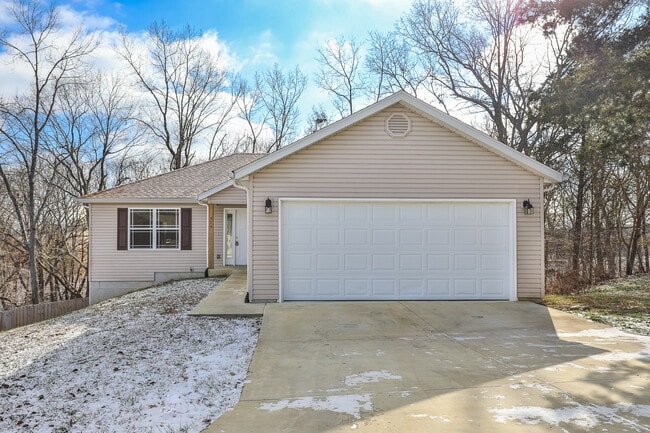 property at 319 Dogwood Pl
