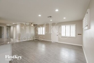 4037 N 18th Dr in Phoenix, AZ - Foto de edificio - Building Photo
