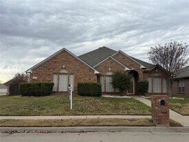 8617 Shadow Trace Dr in Fort Worth, TX - Building Photo