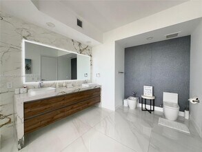 15901 Collins Ave, Unit 2406 in Sunny Isles Beach, FL - Building Photo - Building Photo