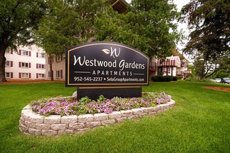 Westwood Gardens in St. Louis Park, MN - Building Photo - Building Photo