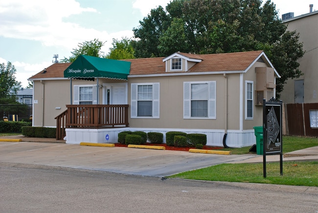 Mesquite Greens in Dallas, TX - Foto de edificio - Building Photo