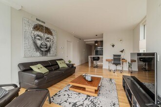 1300 Boul. René-Lévesque O in Montréal, QC - Building Photo - Building Photo