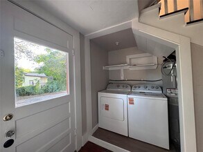 410 Burleson St in San Marcos, TX - Building Photo - Building Photo