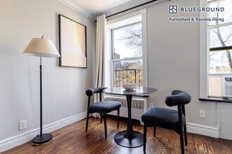 562 Hudson St in New York, NY - Building Photo - Building Photo