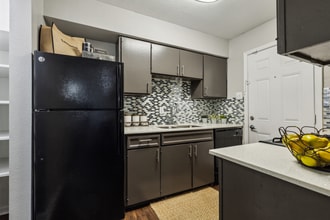 Zeke Apartments in Dallas, TX - Building Photo - Building Photo