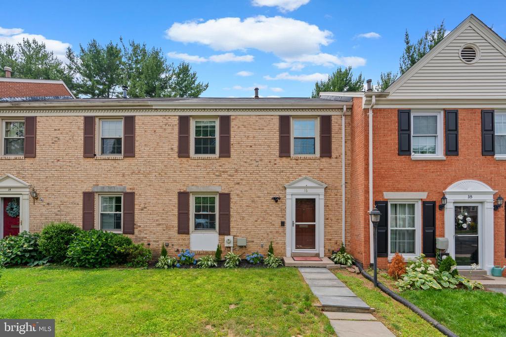 16 Cornerwood Ct in Gaithersburg, MD - Building Photo