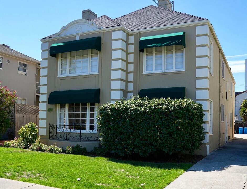 126 Dartmouth Rd in San Mateo, CA - Building Photo