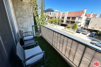 11733 Goshen Ave in Los Angeles, CA - Building Photo - Building Photo