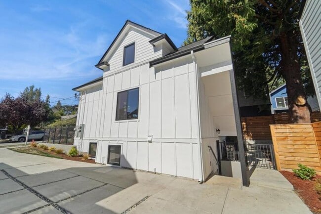 7352 21st Ave NW in Seattle, WA - Building Photo - Building Photo
