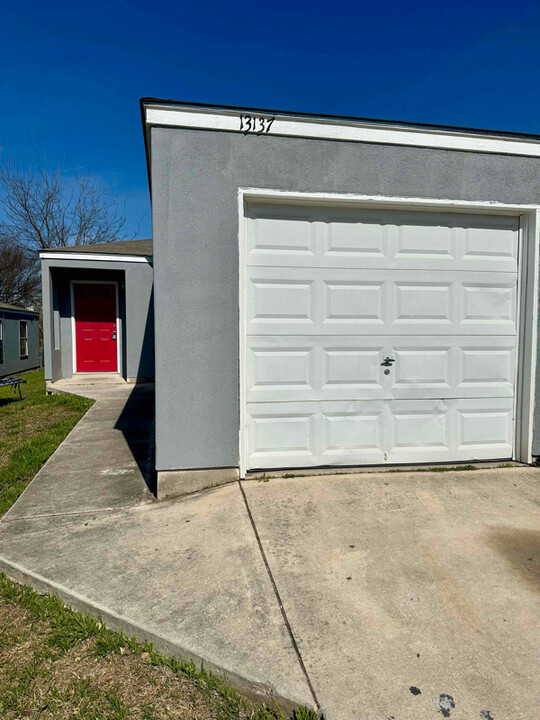 13137 Independence Ave in San Antonio, TX - Building Photo