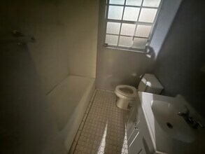 9504 Waynesboro Ave in Jacksonville, FL - Foto de edificio - Building Photo