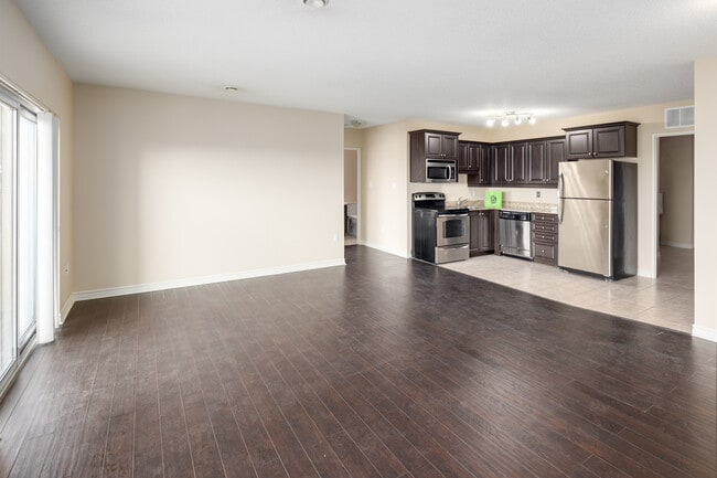180 Mill Street in London, ON - Building Photo - Interior Photo