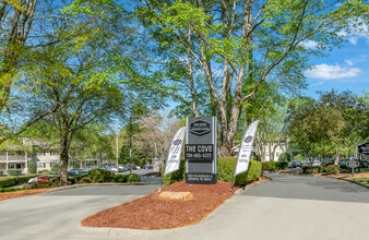 The Cove Apartment Homes in Gastonia, NC - Foto de edificio - Building Photo