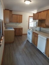 1054 Westover Dr SE in Warren, OH - Building Photo - Building Photo