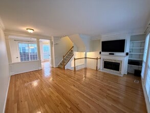 6020 Lincolnia Rd in Alexandria, VA - Foto de edificio - Building Photo