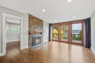 12346 Sand Point Way NE, Unit 3 bed 1 bath in Seattle, WA - Building Photo - Building Photo