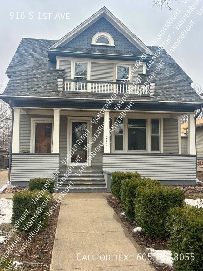 property at 916 S 1st Ave