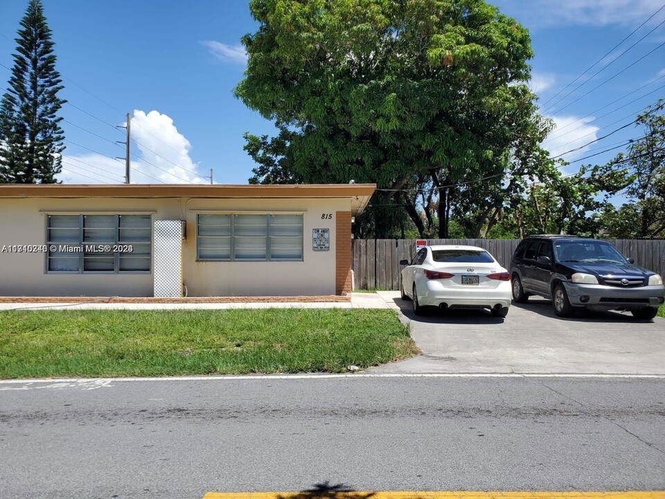 815 NW 16th St in Fort Lauderdale, FL - Building Photo