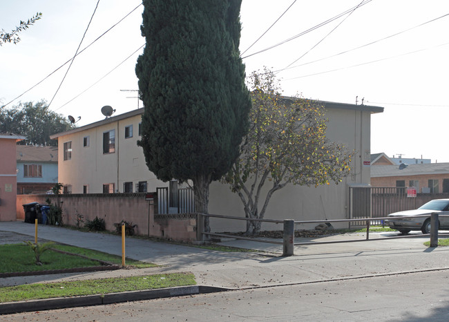 6634 California Ave in Bell, CA - Foto de edificio - Building Photo