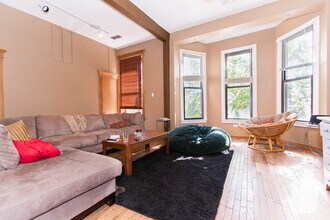 3336 N Sheffield Ave, Unit 3 in Chicago, IL - Building Photo - Building Photo