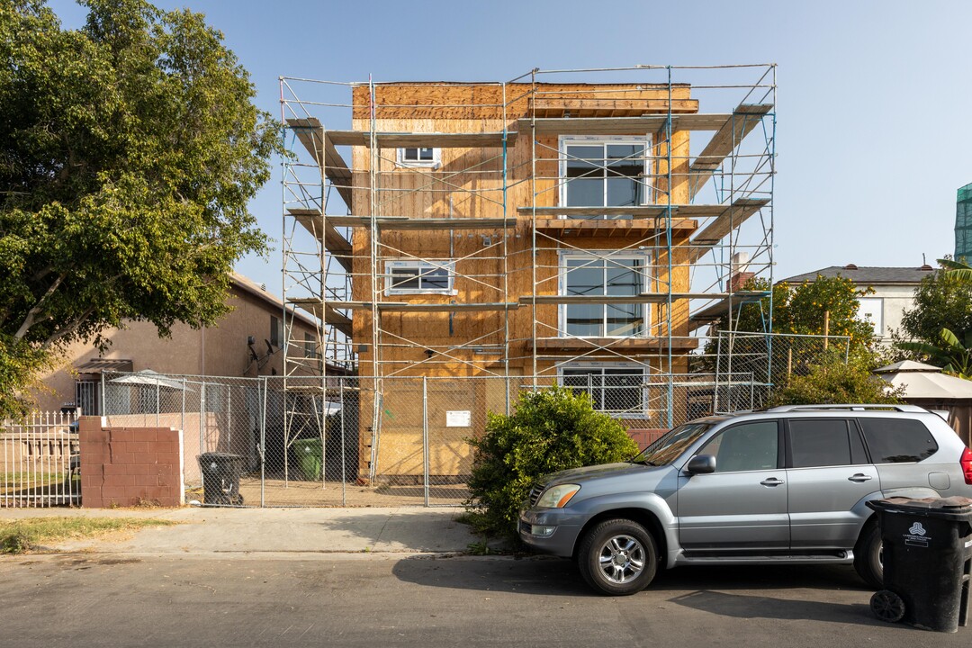 1106 S Serrano Ave in Los Angeles, CA - Building Photo