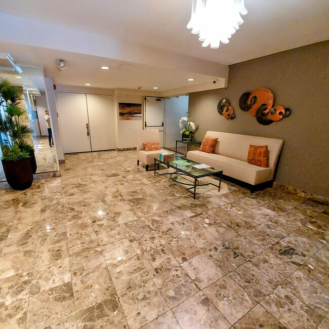 10676 Wilkins Ave, Unit 10676 Wilkins Ave 202 in Los Angeles, CA - Building Photo - Building Photo